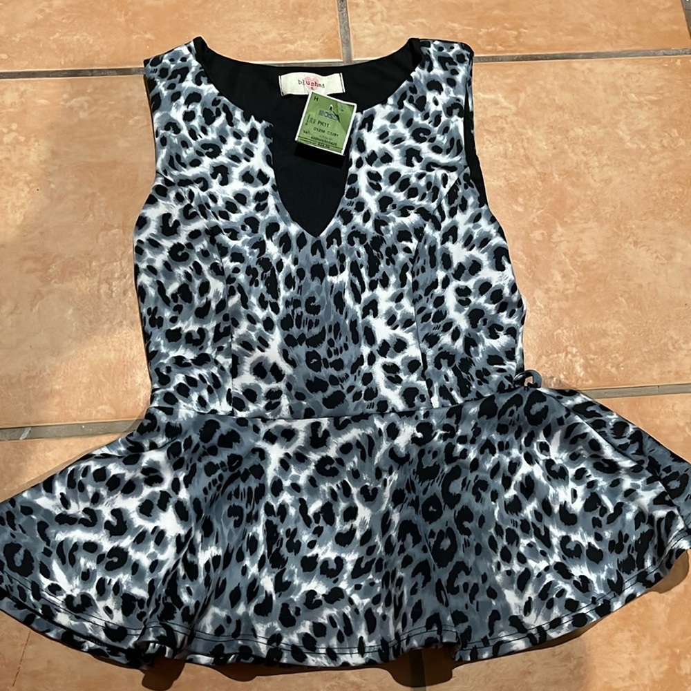 Brand new Blushed top size small